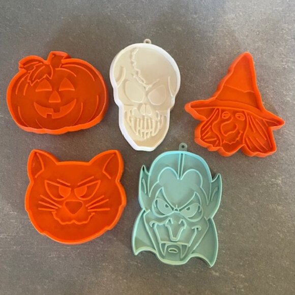 Lot of 5 Halloween Skeleton Witch Vampire Cat Plastic Molds Cookie Cutters - Picture 1 of 4